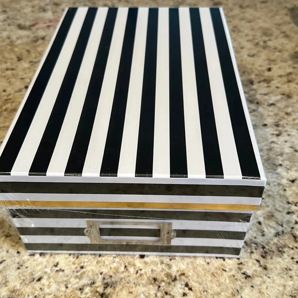 NWT Nesting Box Photo Box